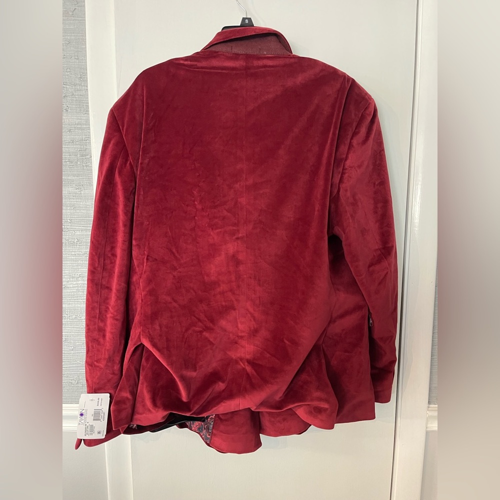 Elegant Double-Breasted Velvet Blazer in Rich Red - Picture 8 of 10